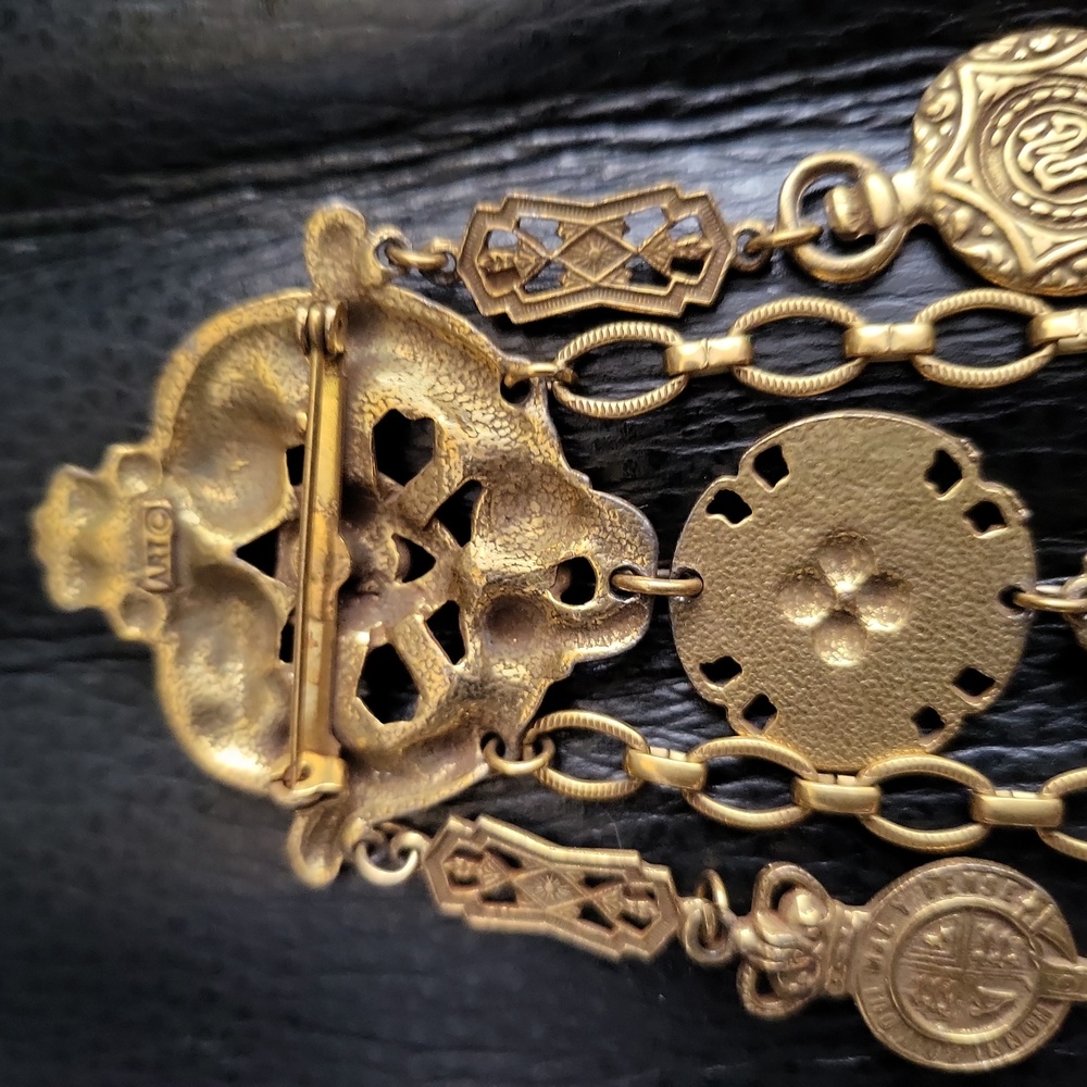 Brass Chatelaine Brooch Fancy Dangling Asain Motif Signed "ART" Coro Sty… - Picture 8 of 11